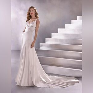 Stunning Atelier Pronovias Big Bang Wedding Dress Light Silver - US 8